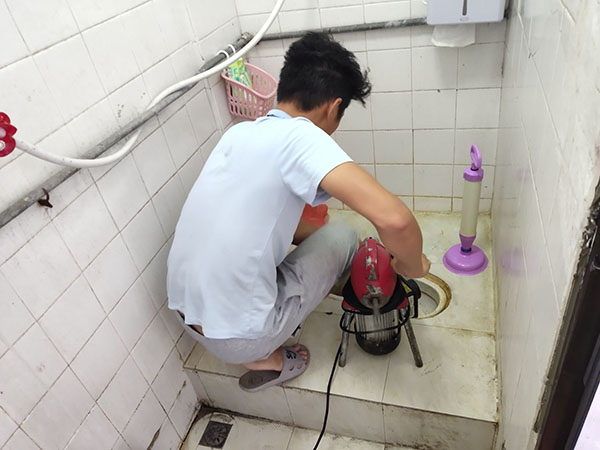 芦溪肥皂掉到马桶里把马桶堵住了怎么办？马桶堵住了怎么办